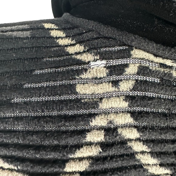 GIORGIO ARMANI / Black & Cream Rouched Sweater / Size 40 - Picture 15 of 15